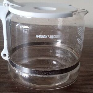 Black & Decker 12 Cup Coffee Crafe Replaceable Coffee Pot White Lid Gray Handle